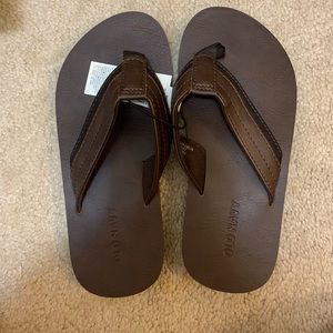 Old Navy boys flip flops sz 12-13